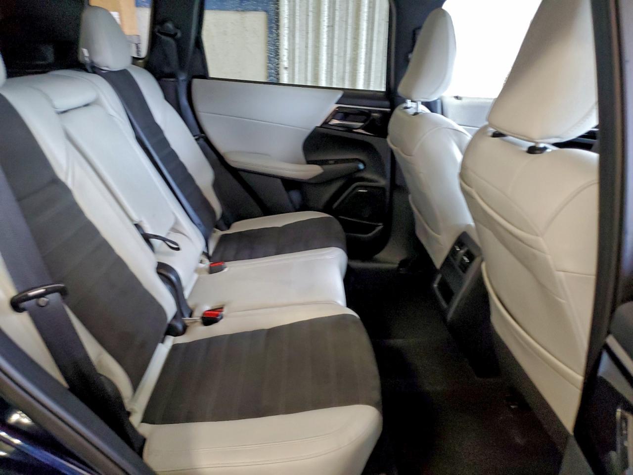 2025 MITSUBISHI OUTLANDER SE photo 10