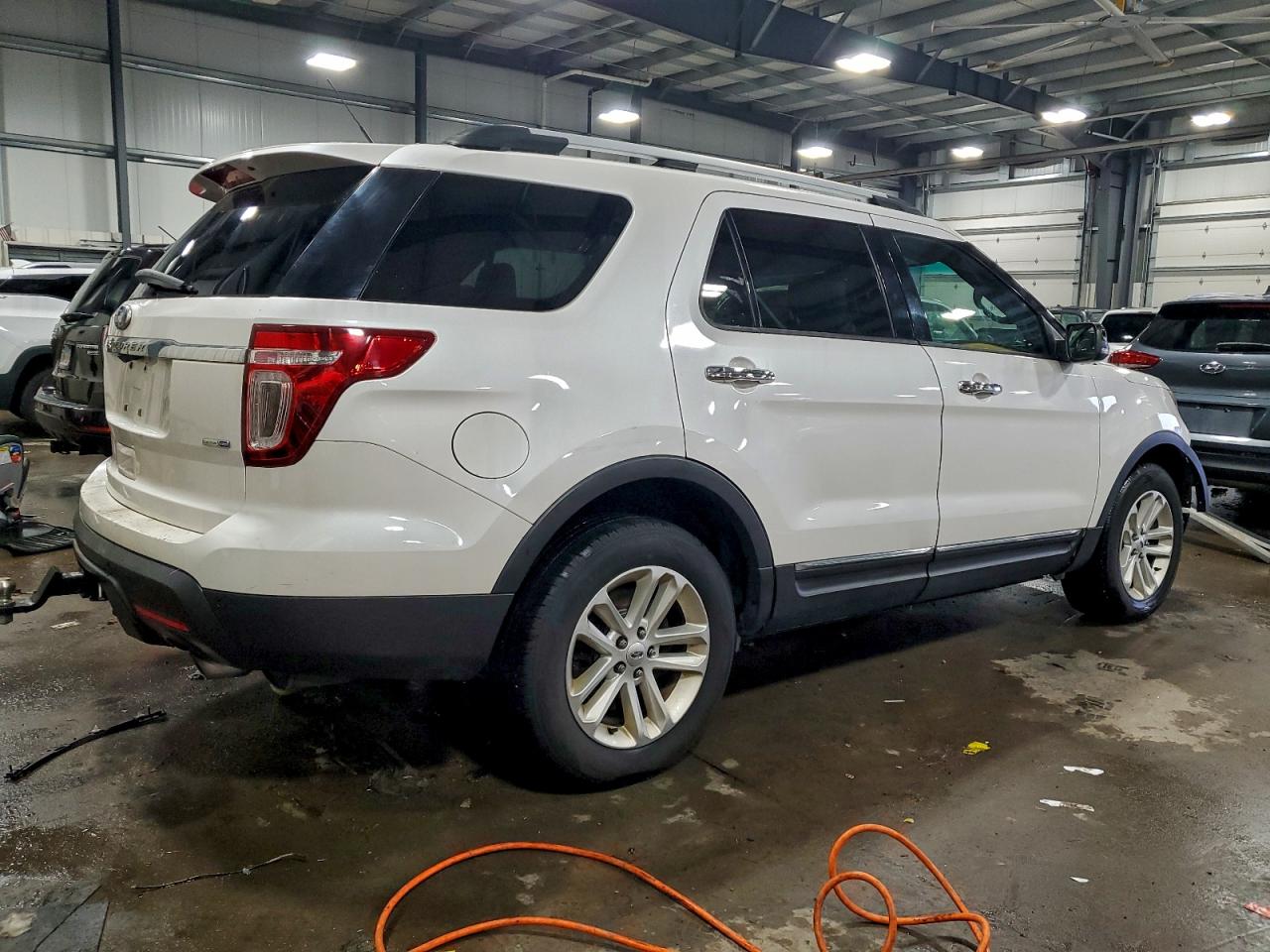 2014 FORD EXPLORER XLT photo 3
