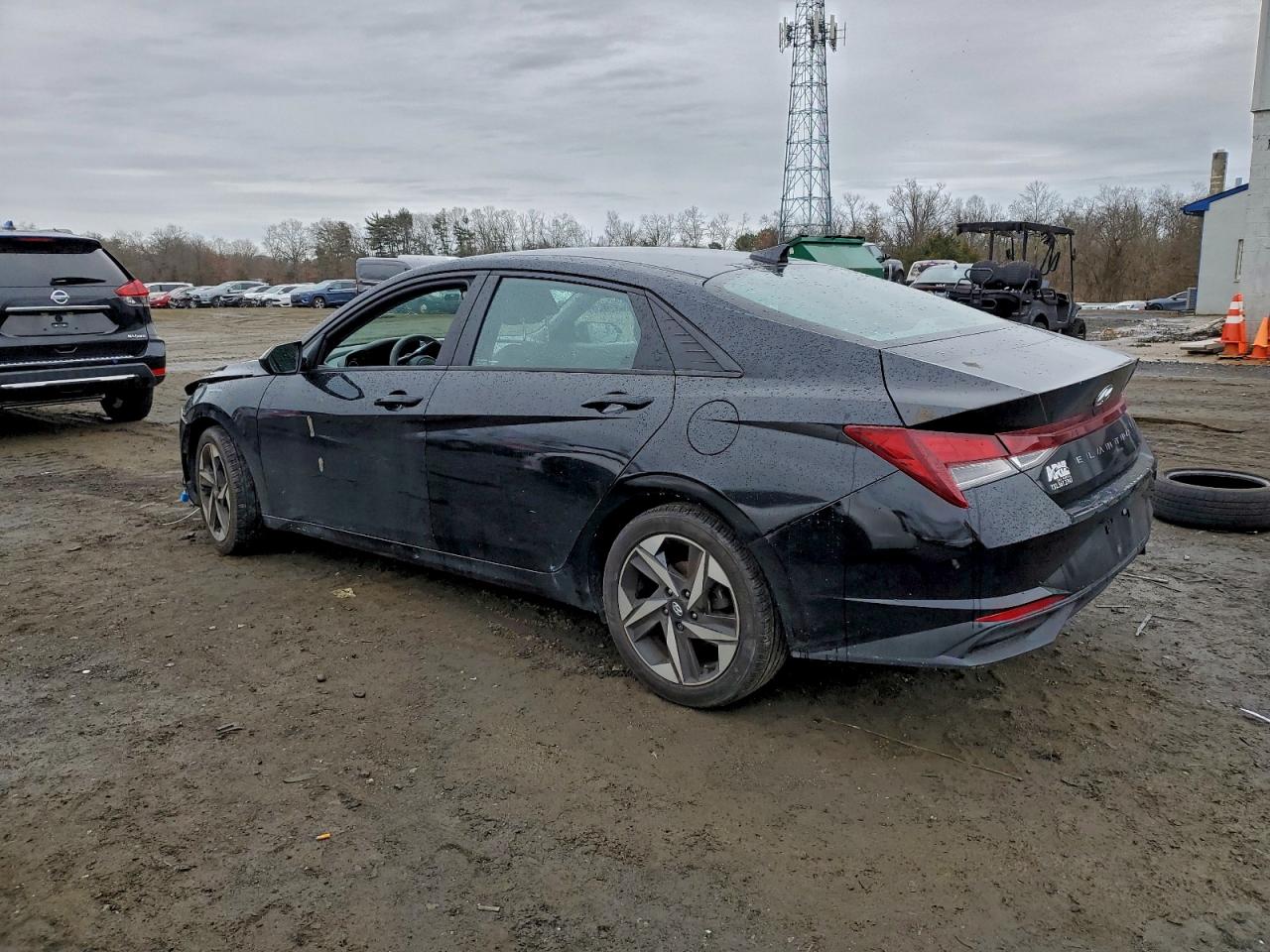 2023 HYUNDAI ELANTRA SEL photo 2