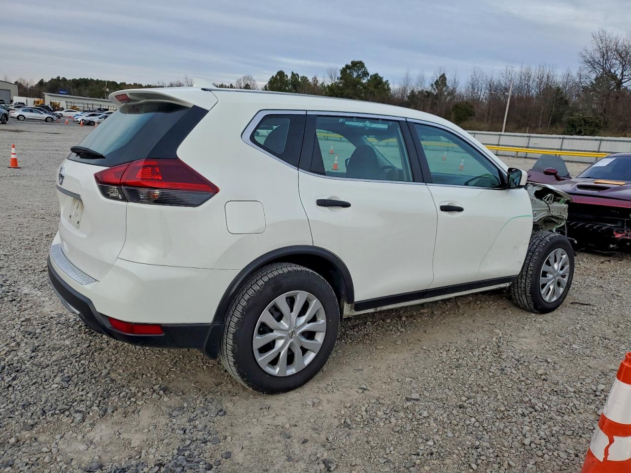 2018 NISSAN ROGUE S photo 3