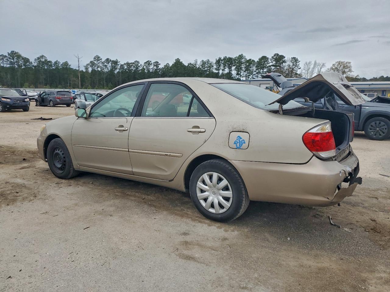 2005 TOYOTA CAMRY LE photo 2