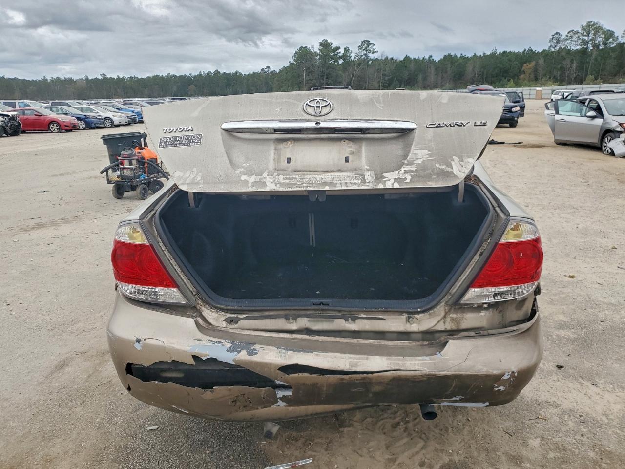 2005 TOYOTA CAMRY LE photo 6