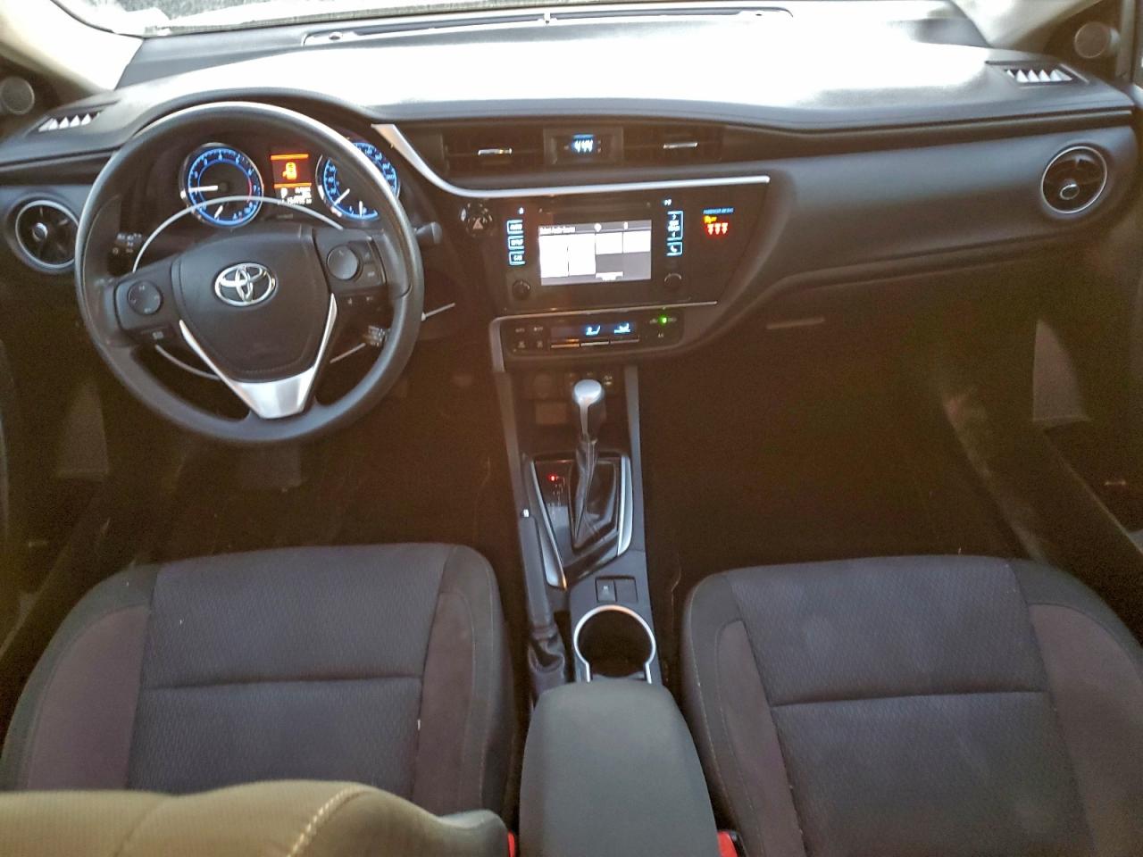 2018 TOYOTA COROLLA L photo 8