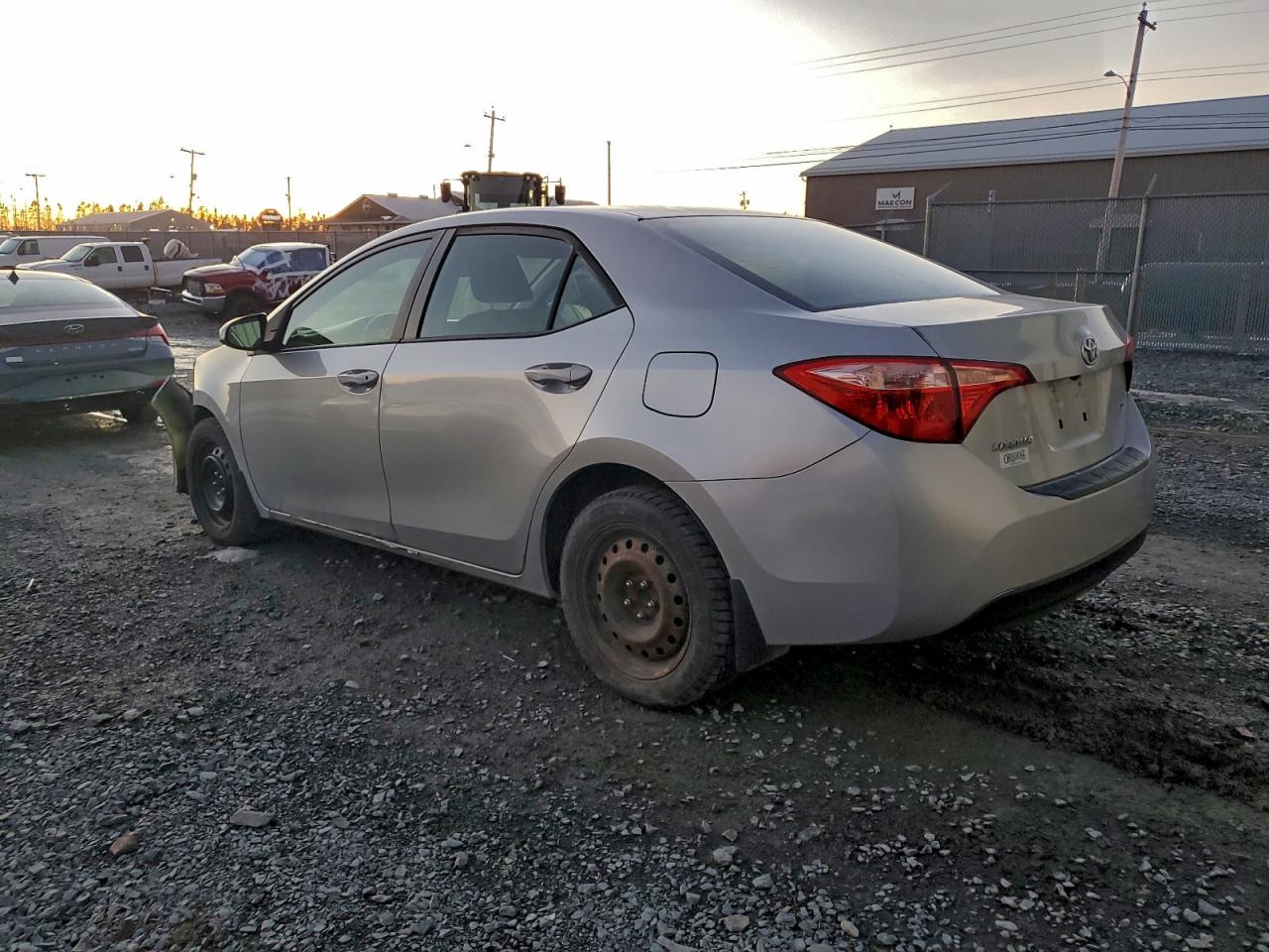 2018 TOYOTA COROLLA L photo 2