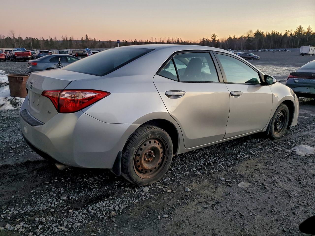 2018 TOYOTA COROLLA L photo 3