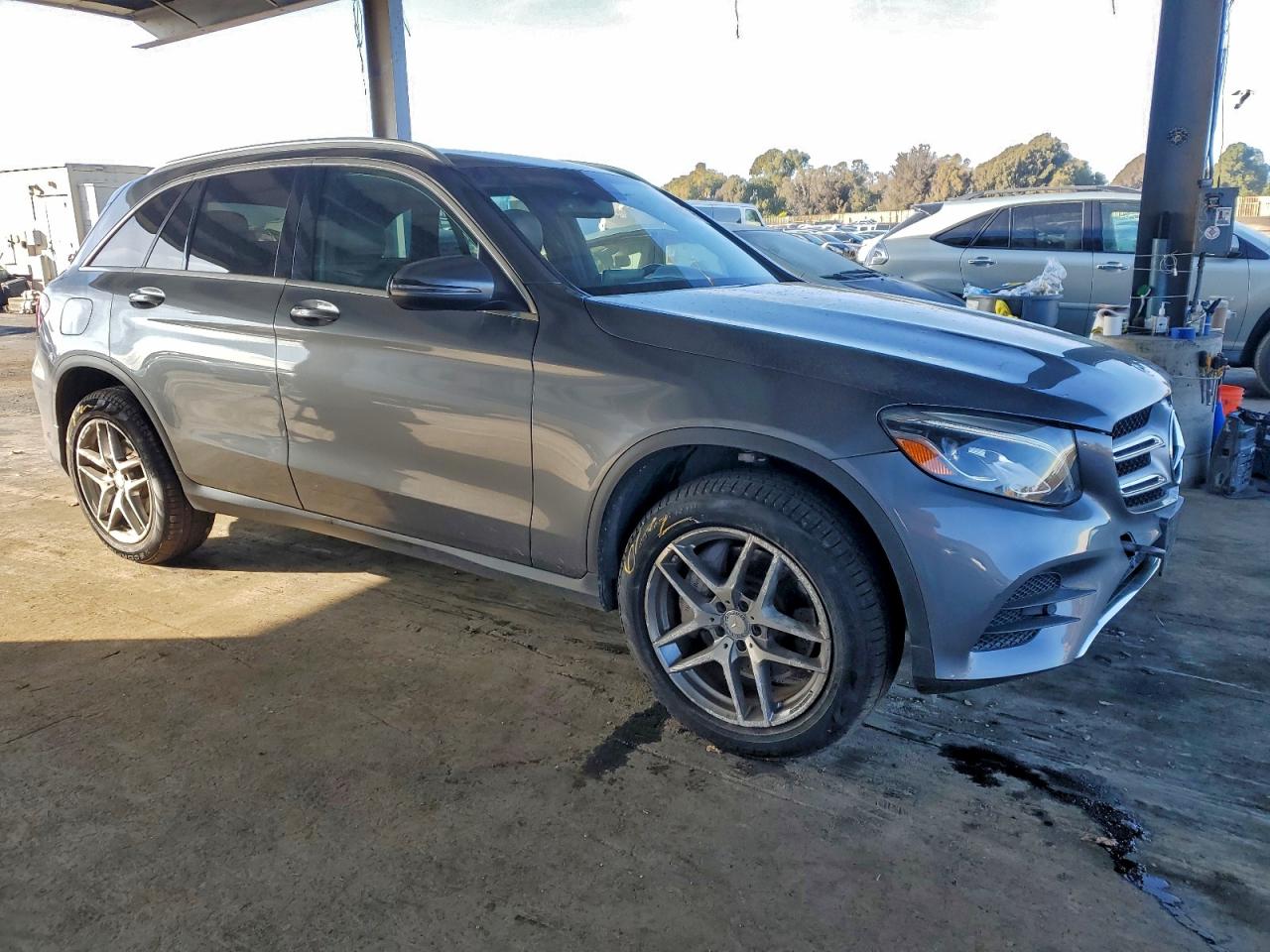2017 MERCEDES-BENZ GLC 300 4MATIC photo 4