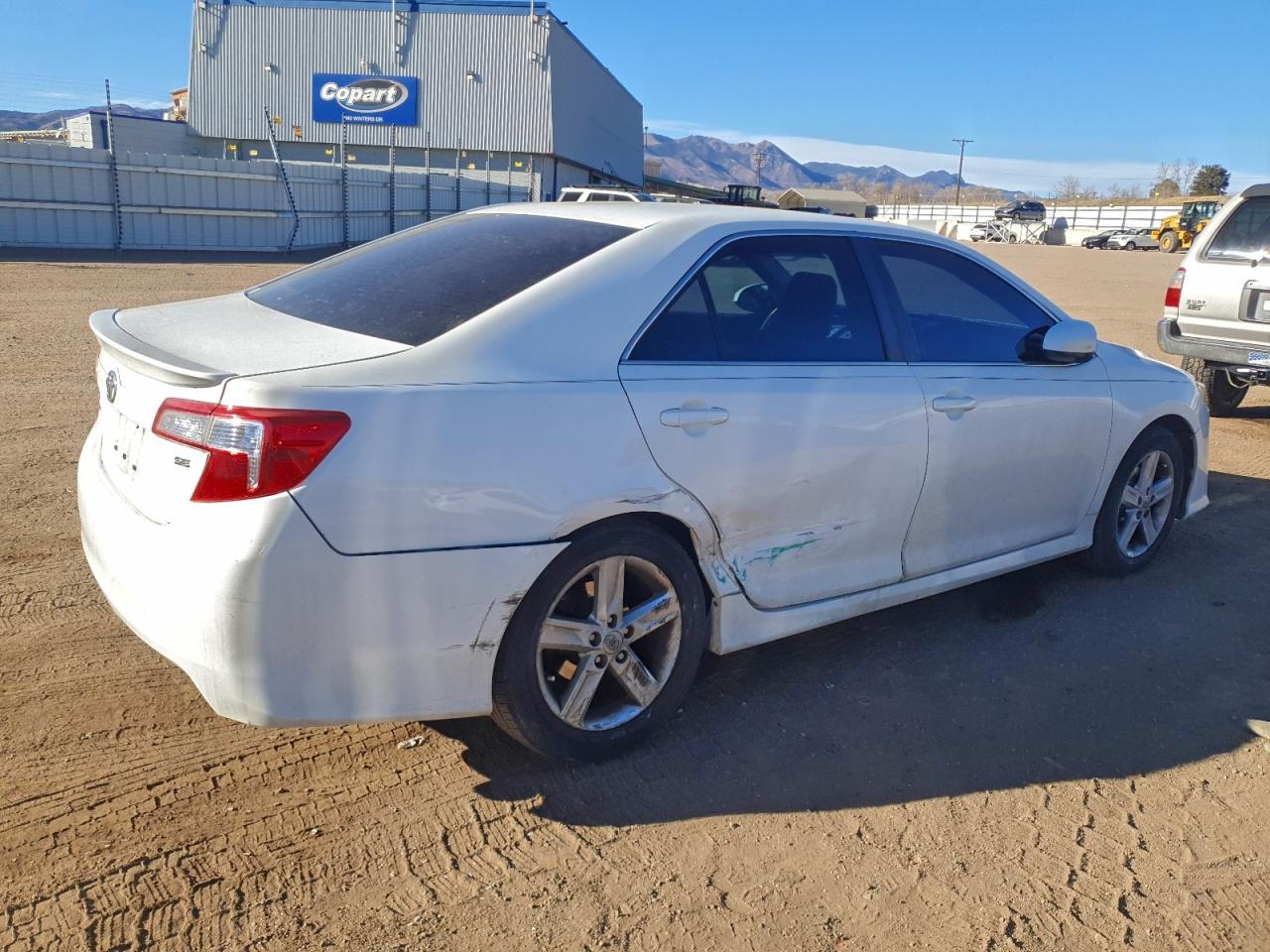 2014 TOYOTA CAMRY L photo 3