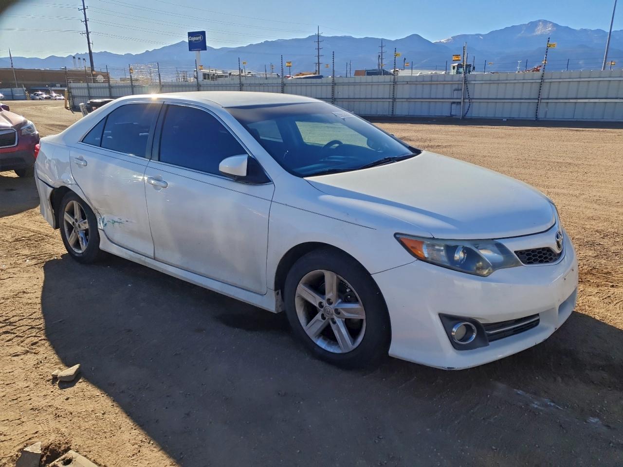 2014 TOYOTA CAMRY L photo 4