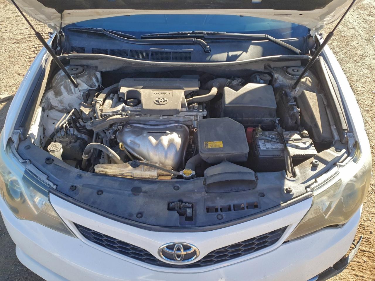2014 TOYOTA CAMRY L photo 11