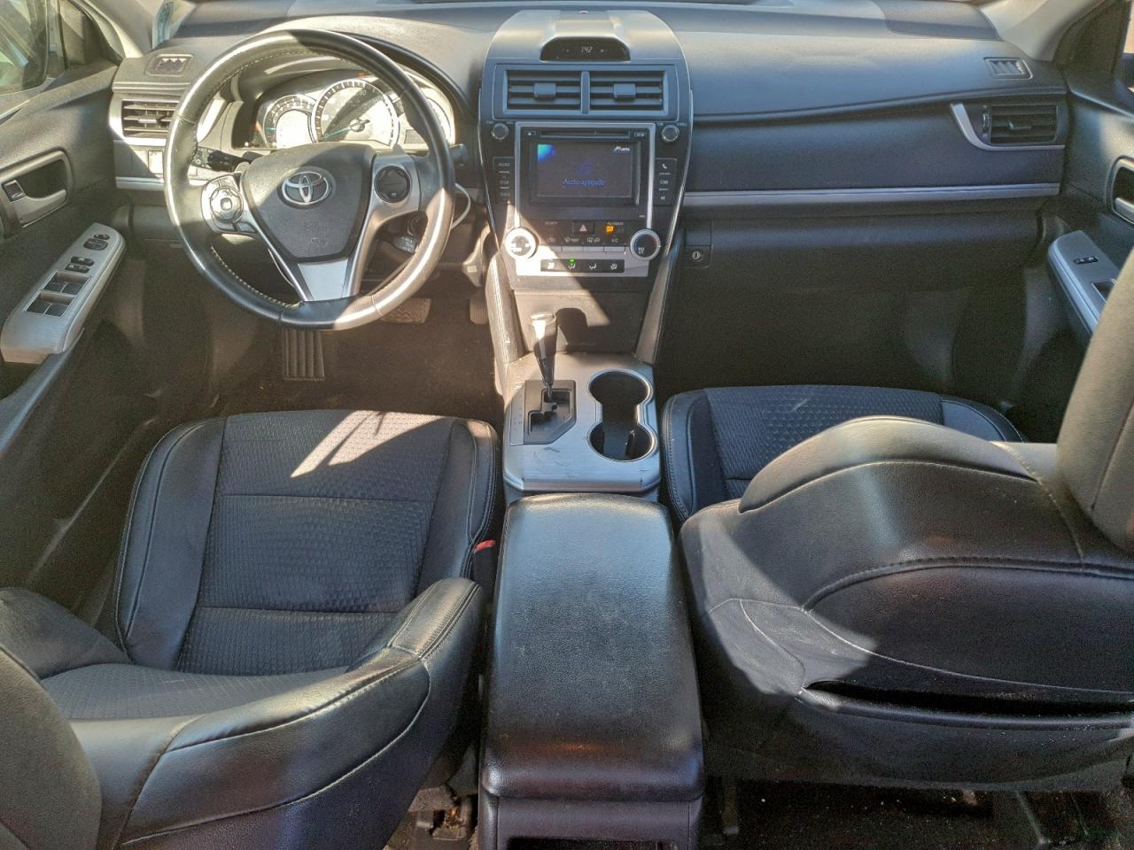 2014 TOYOTA CAMRY L photo 8