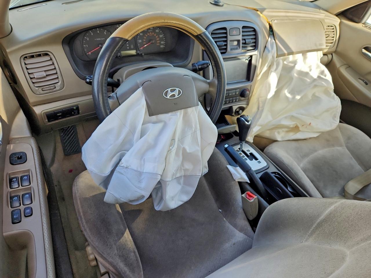 2002 HYUNDAI SONATA BASE photo 8