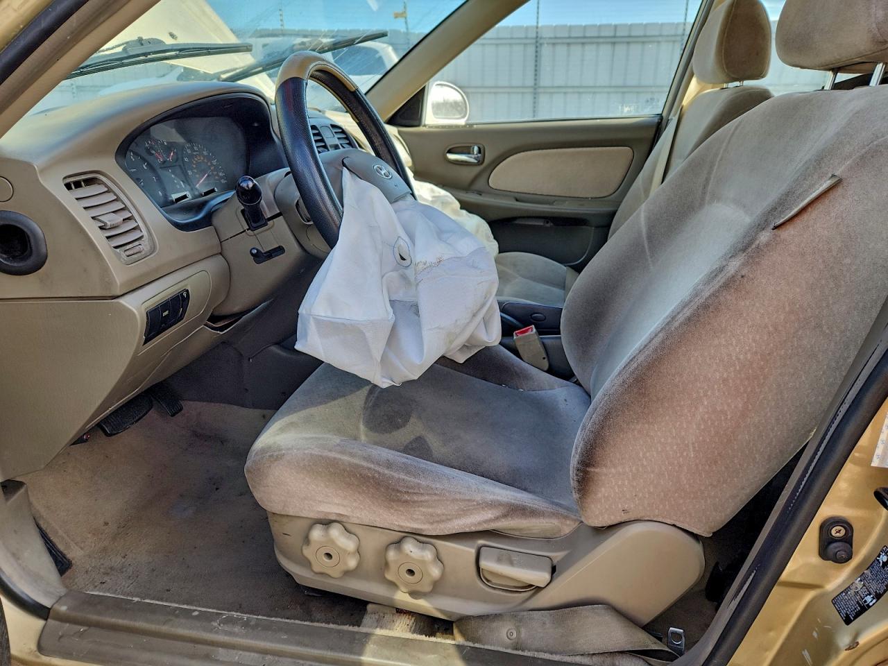 2002 HYUNDAI SONATA BASE photo 7