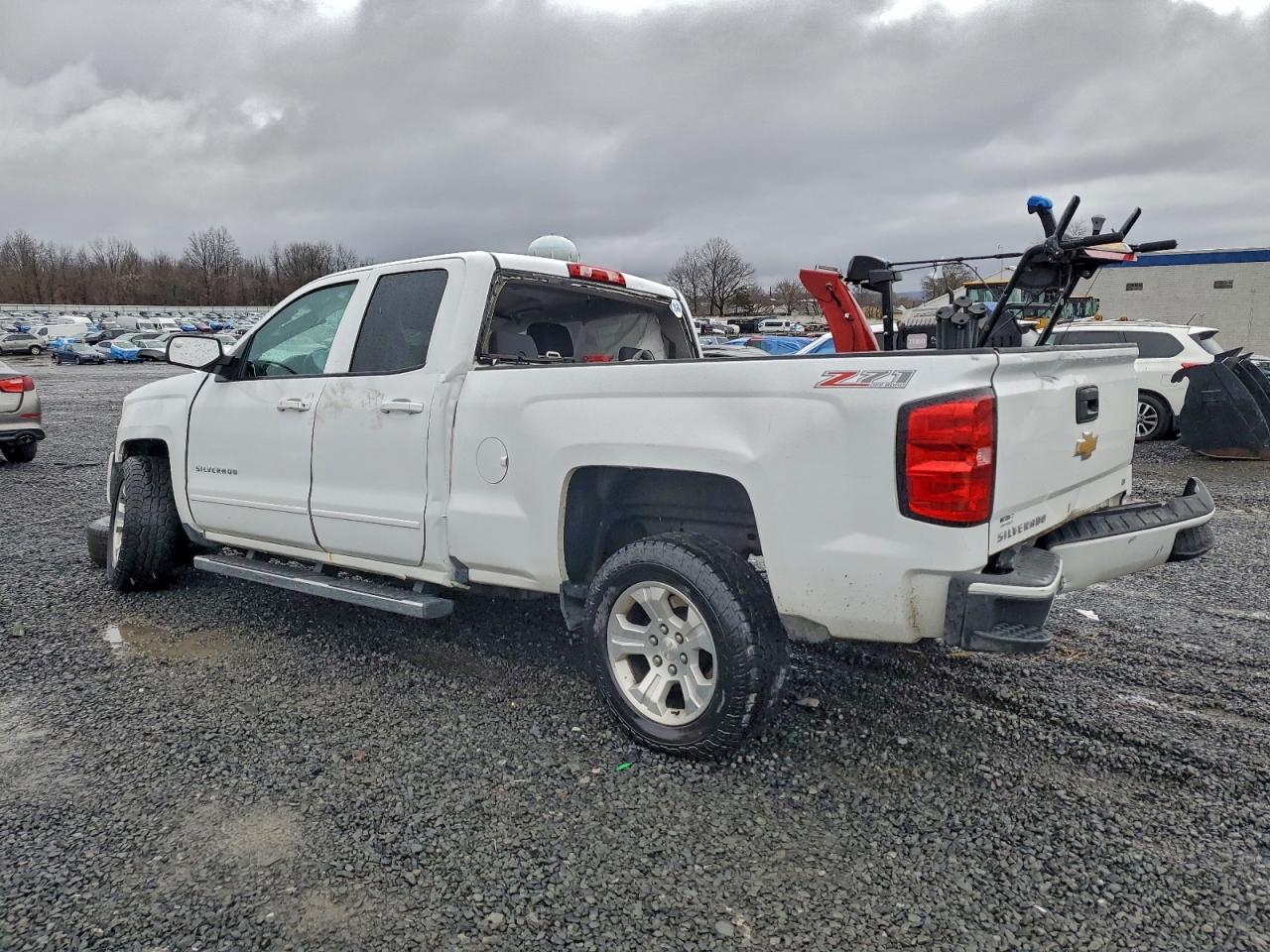 2017 CHEVROLET SILVERADO K1500 LT photo 2