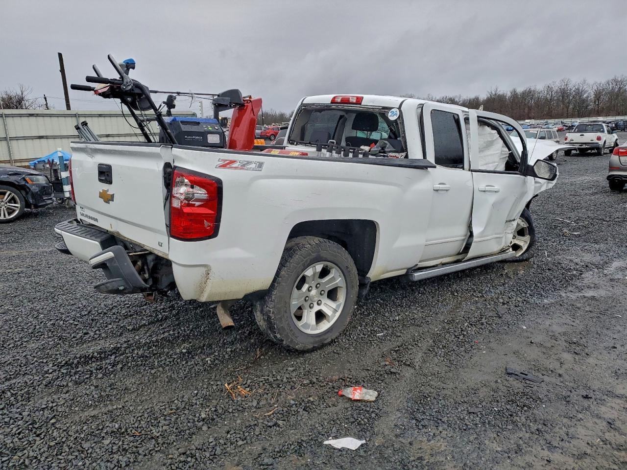 2017 CHEVROLET SILVERADO K1500 LT photo 3