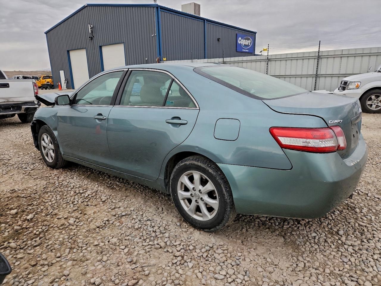 2011 TOYOTA CAMRY BASE photo 3