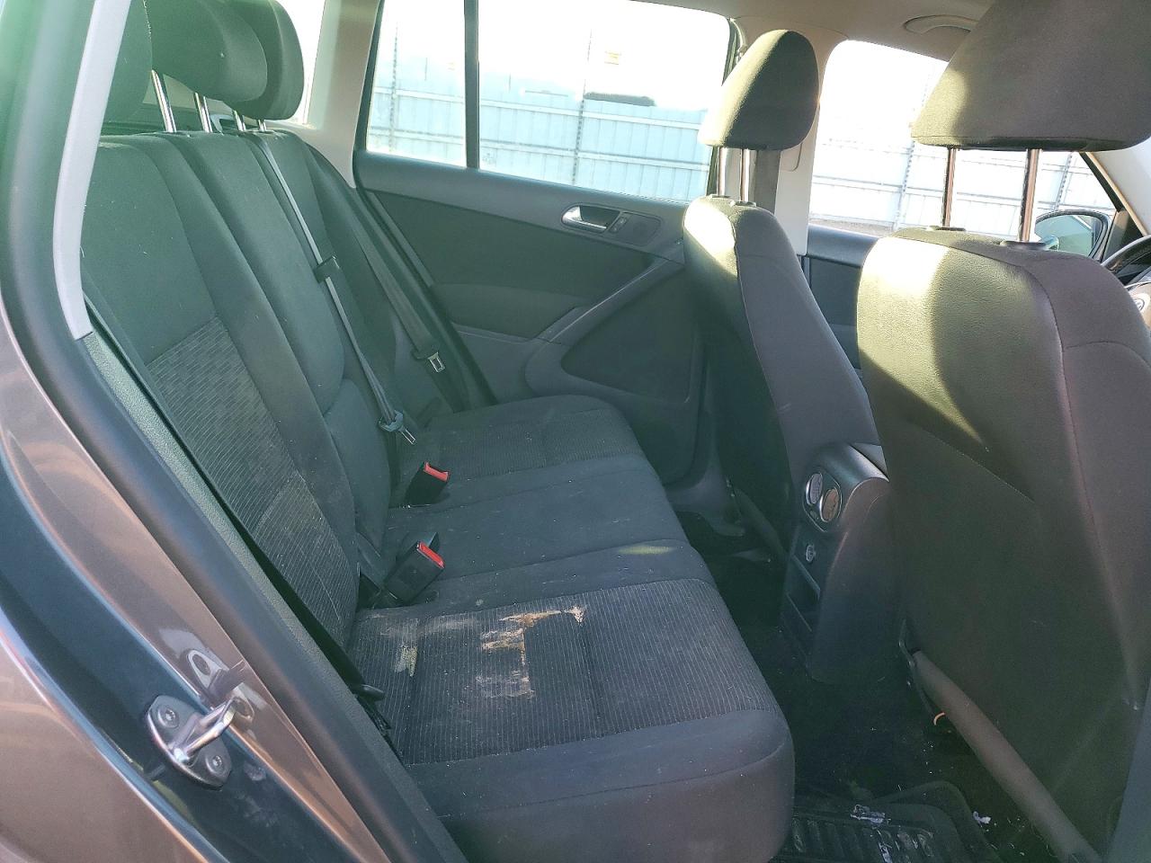 2013 VOLKSWAGEN TIGUAN S photo 21