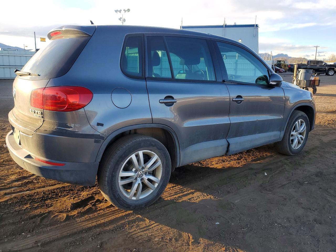 2013 VOLKSWAGEN TIGUAN S photo 5