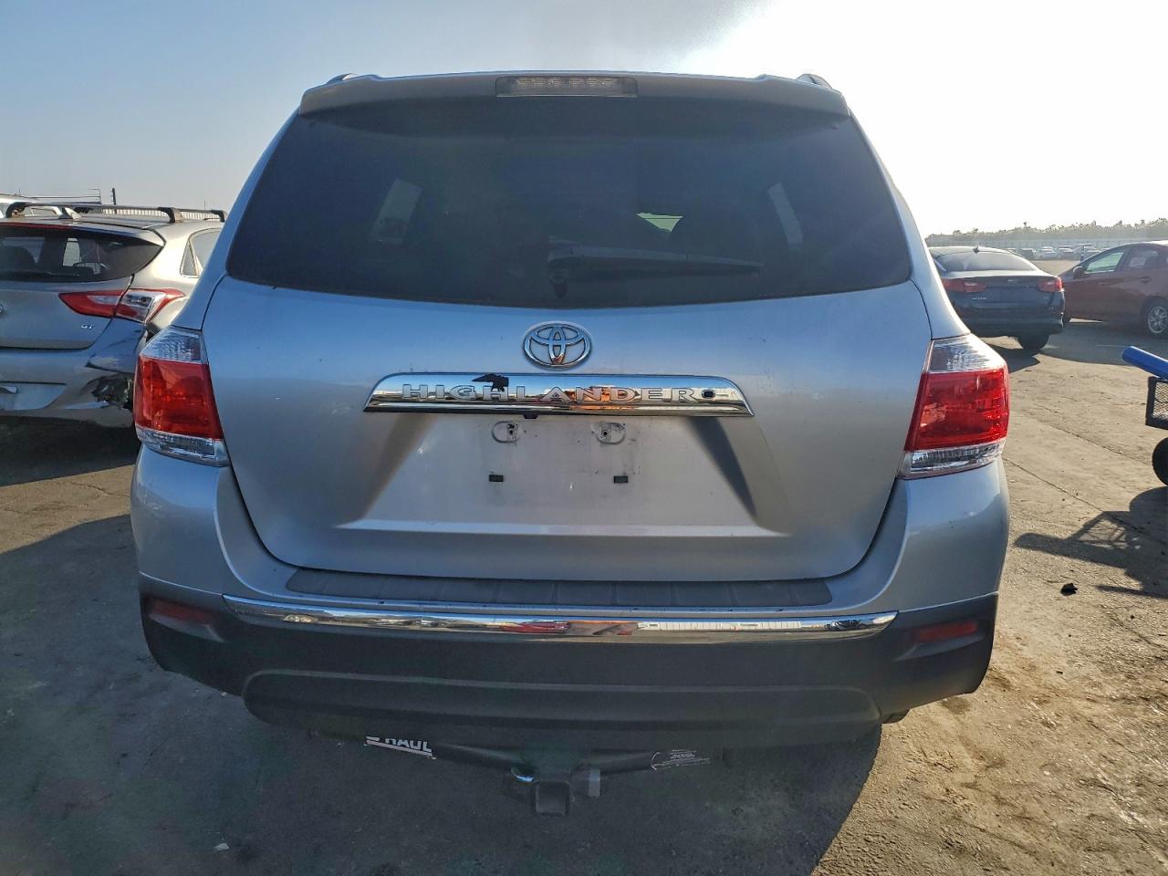 2013 TOYOTA HIGHLANDER BASE photo 6