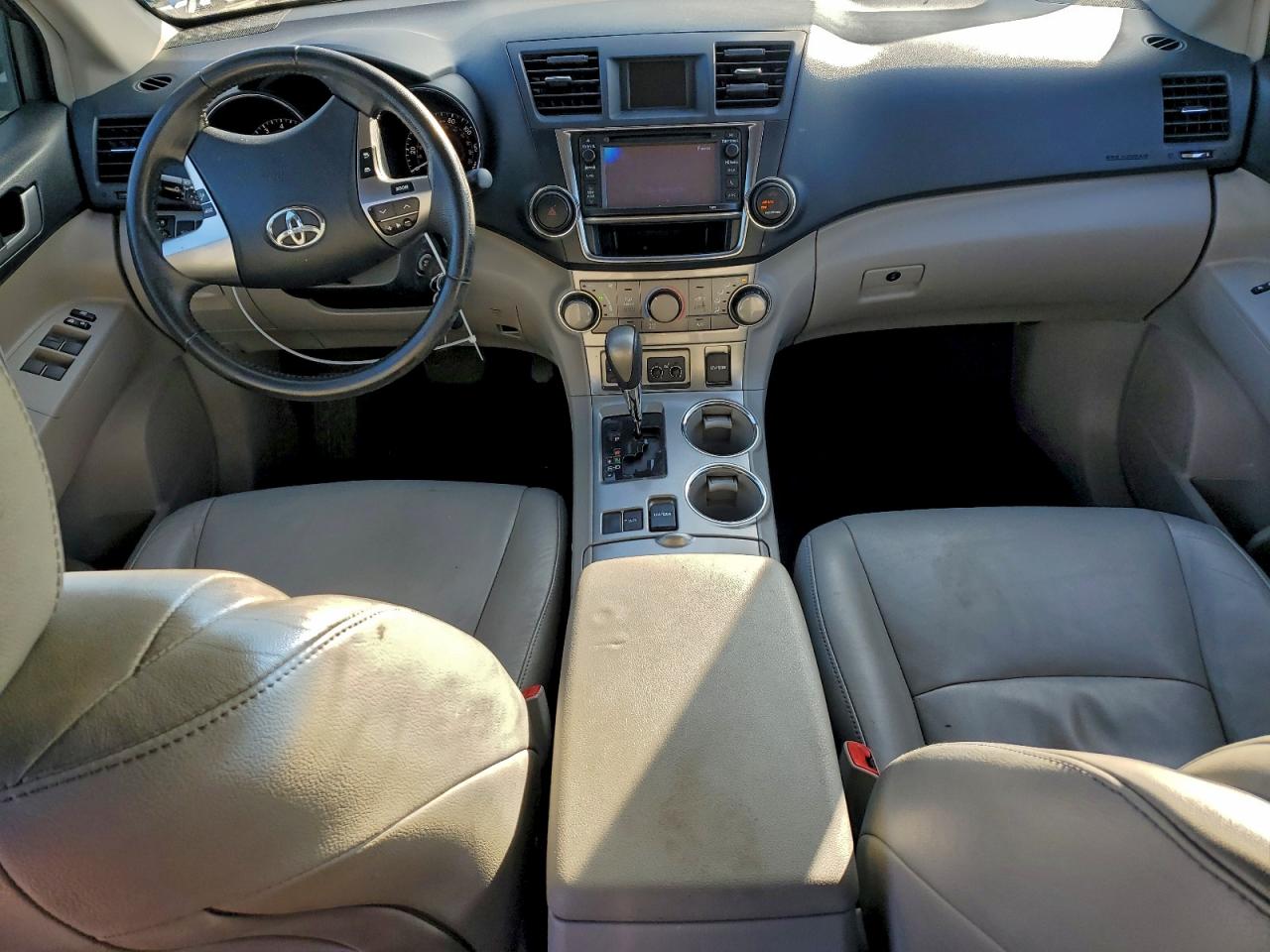 2013 TOYOTA HIGHLANDER BASE photo 8