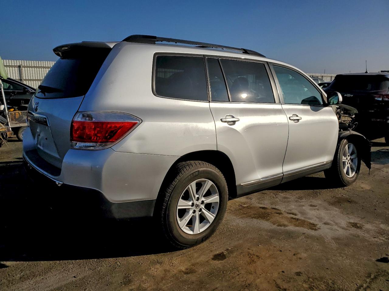 2013 TOYOTA HIGHLANDER BASE photo 3