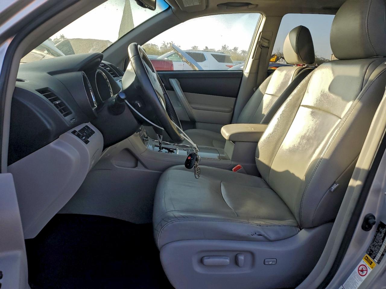 2013 TOYOTA HIGHLANDER BASE photo 7