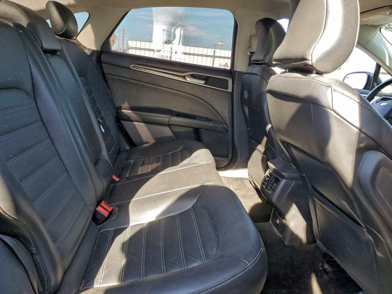 2016 FORD FUSION SE photo 10
