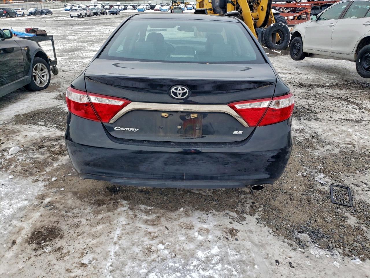2017 TOYOTA CAMRY LE photo 6