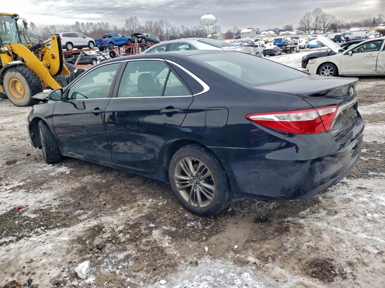 2017 TOYOTA CAMRY LE photo 2