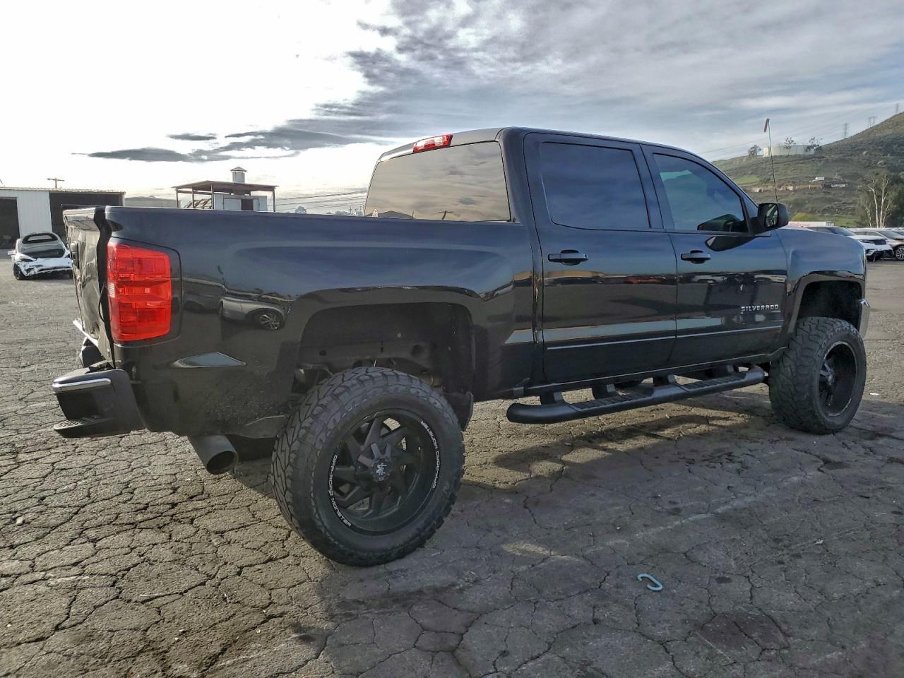 2017 CHEVROLET SILVERADO C1500 LT photo 3