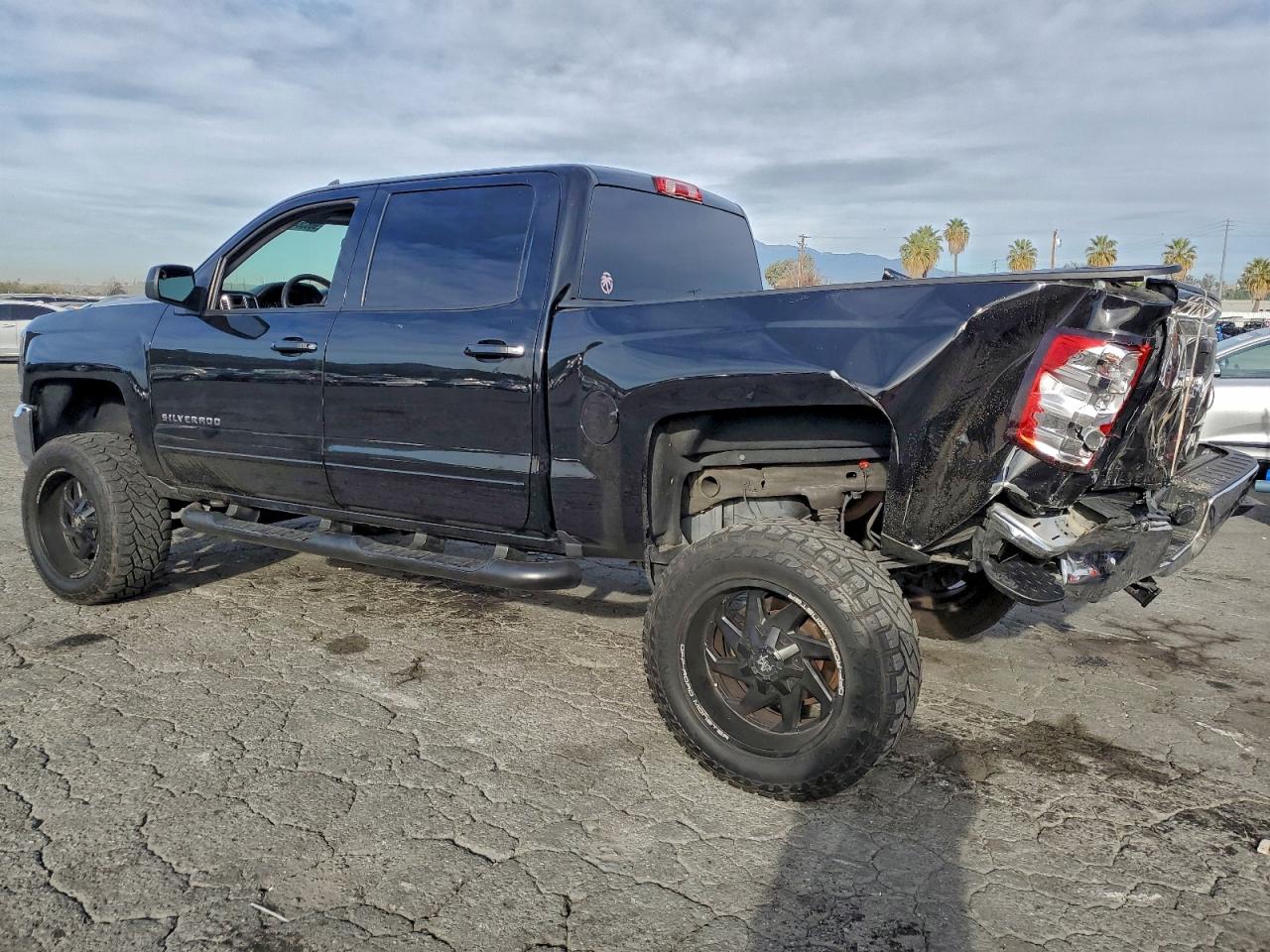 2017 CHEVROLET SILVERADO C1500 LT photo 2