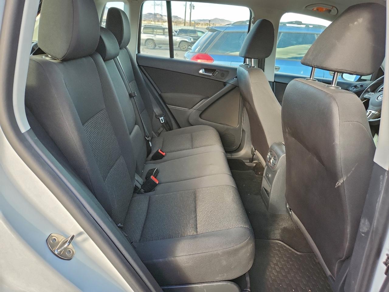 2017 VOLKSWAGEN TIGUAN S photo 11