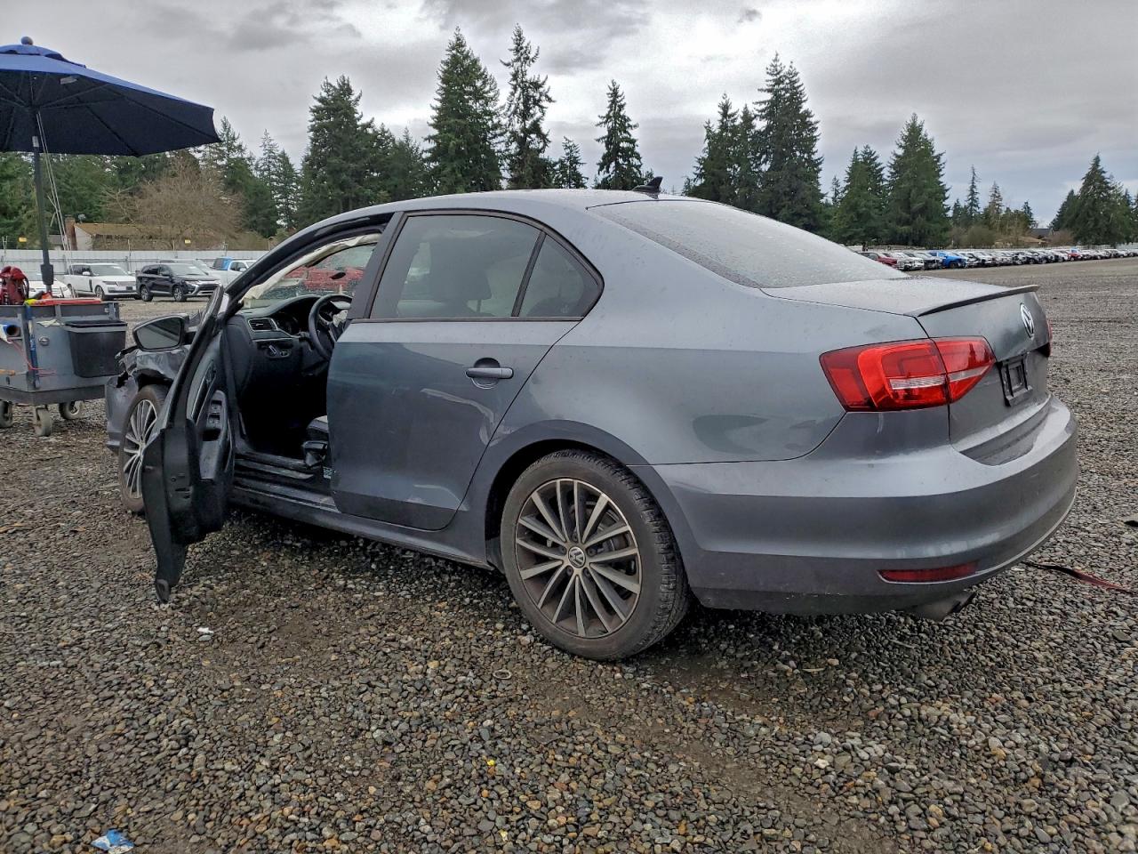 2015 VOLKSWAGEN JETTA SE photo 2