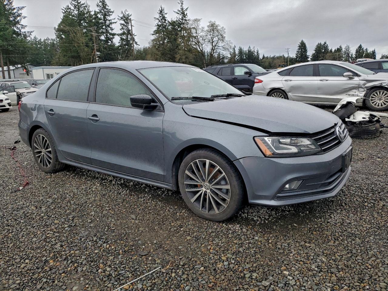 2015 VOLKSWAGEN JETTA SE photo 4