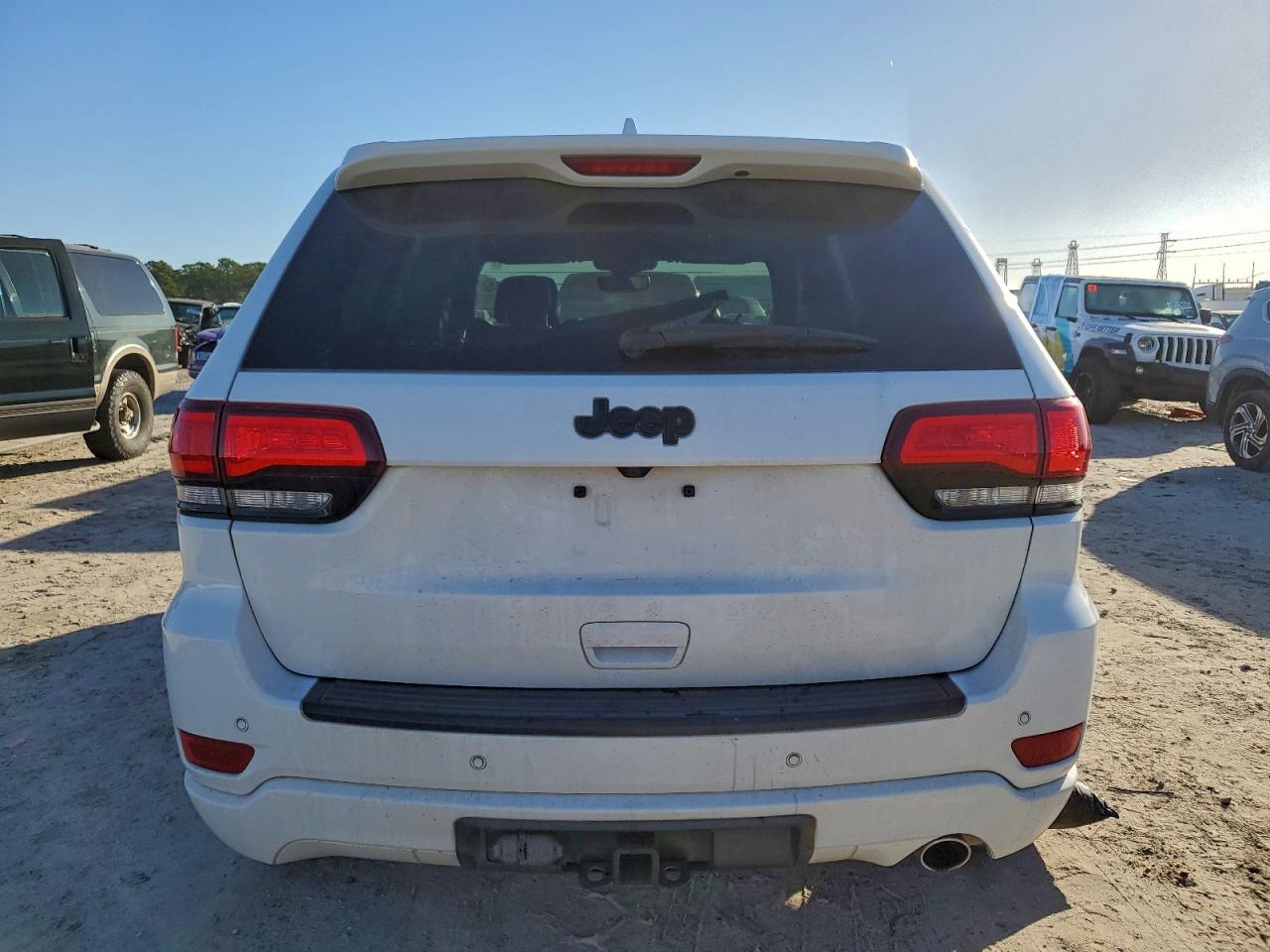 2019 JEEP GRAND CHEROKEE LAREDO photo 6