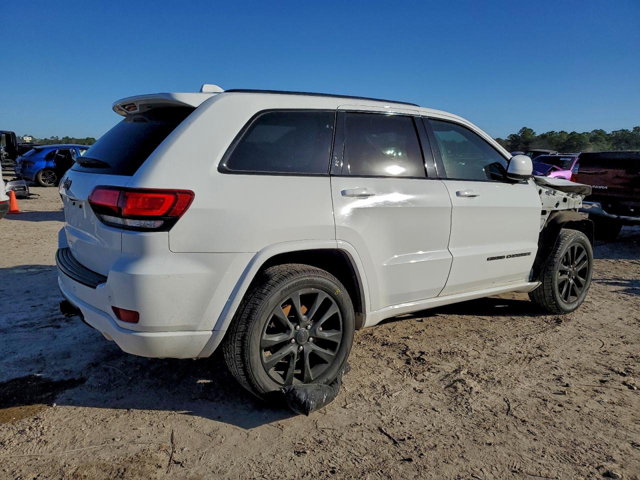 2019 JEEP GRAND CHEROKEE LAREDO photo 3