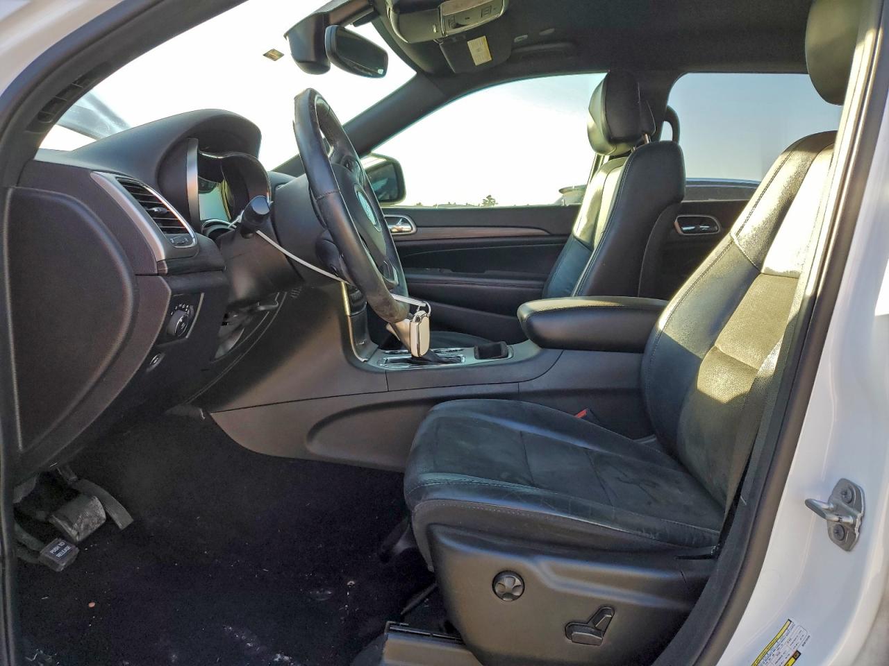 2019 JEEP GRAND CHEROKEE LAREDO photo 7