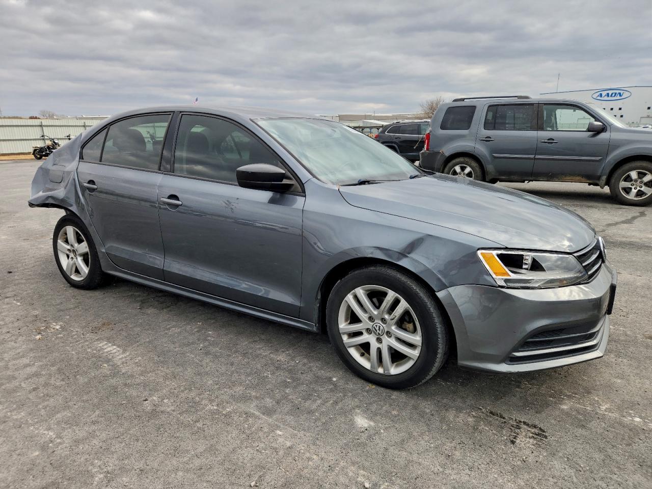 2015 VOLKSWAGEN JETTA BASE photo 4