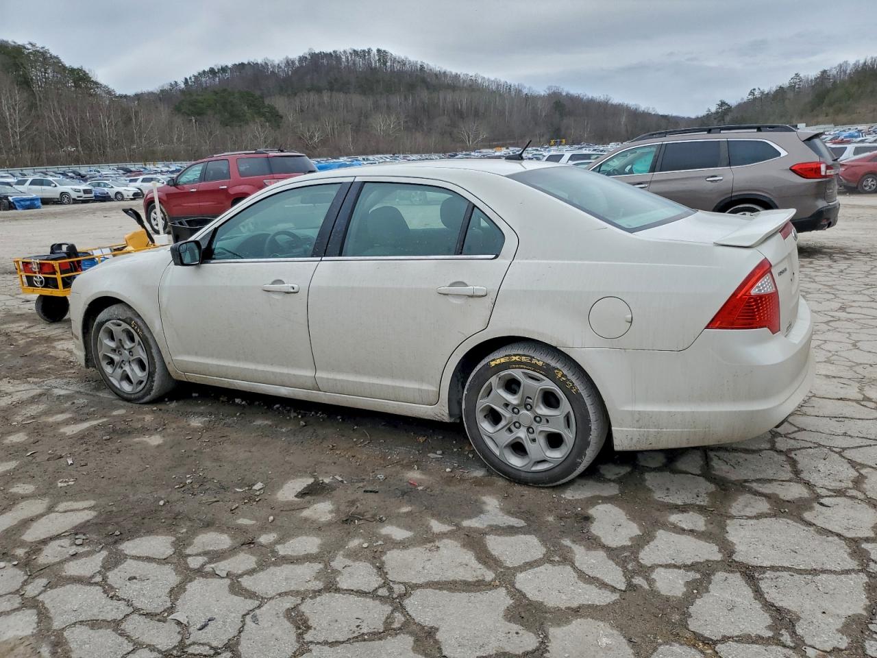 2011 FORD FUSION SE photo 2