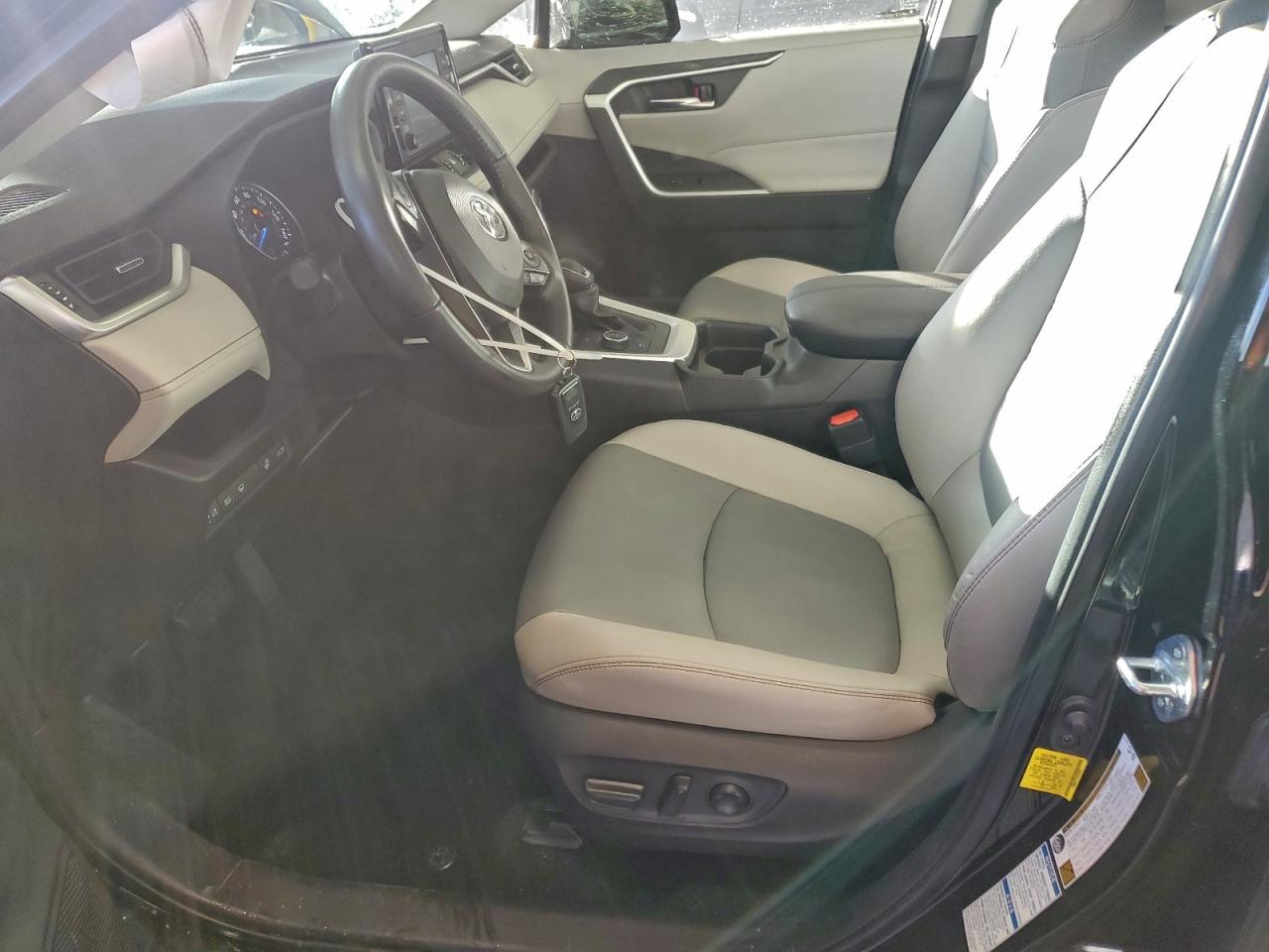 2021 TOYOTA RAV4 XLE PREMIUM photo 7