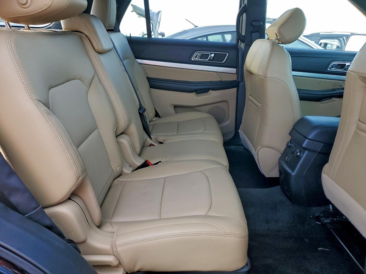2016 FORD EXPLORER XLT photo 11