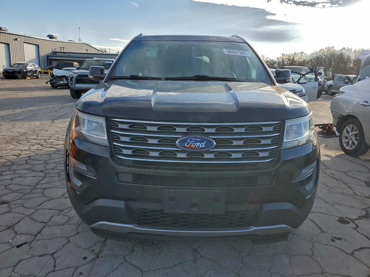 2016 FORD EXPLORER XLT photo 5