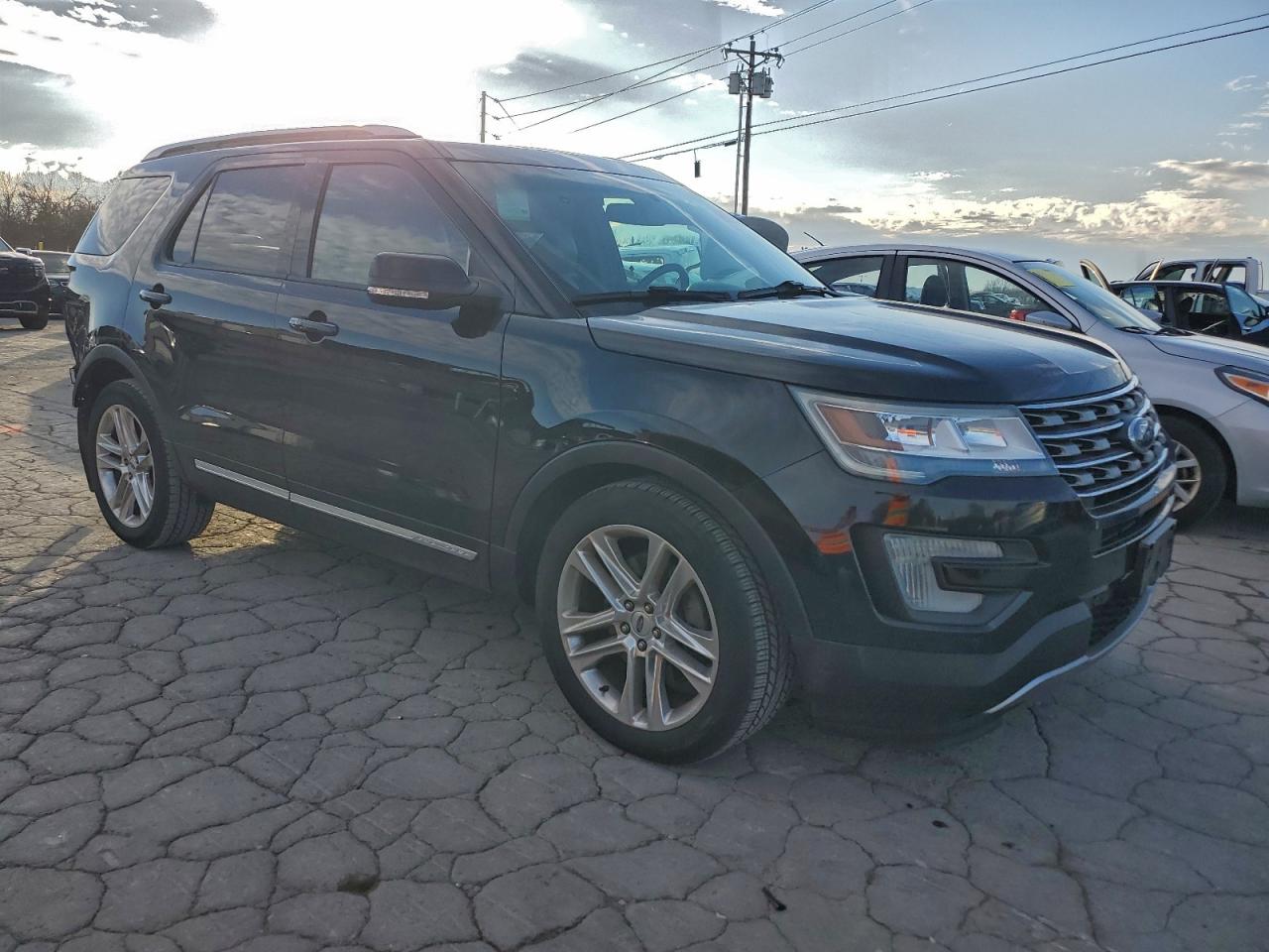 2016 FORD EXPLORER XLT photo 4