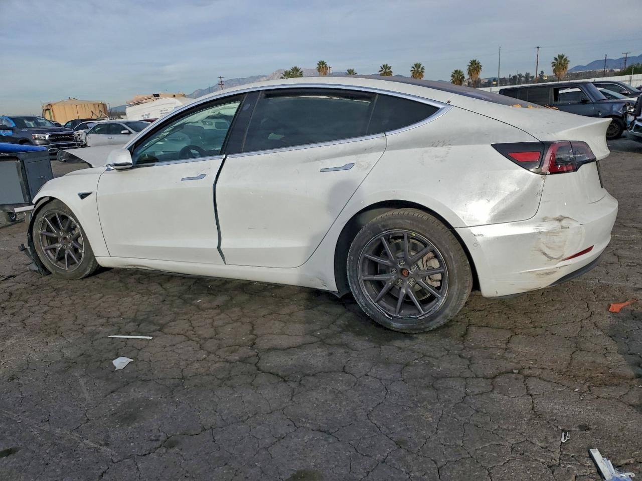 2018 TESLA MODEL 3 photo 2