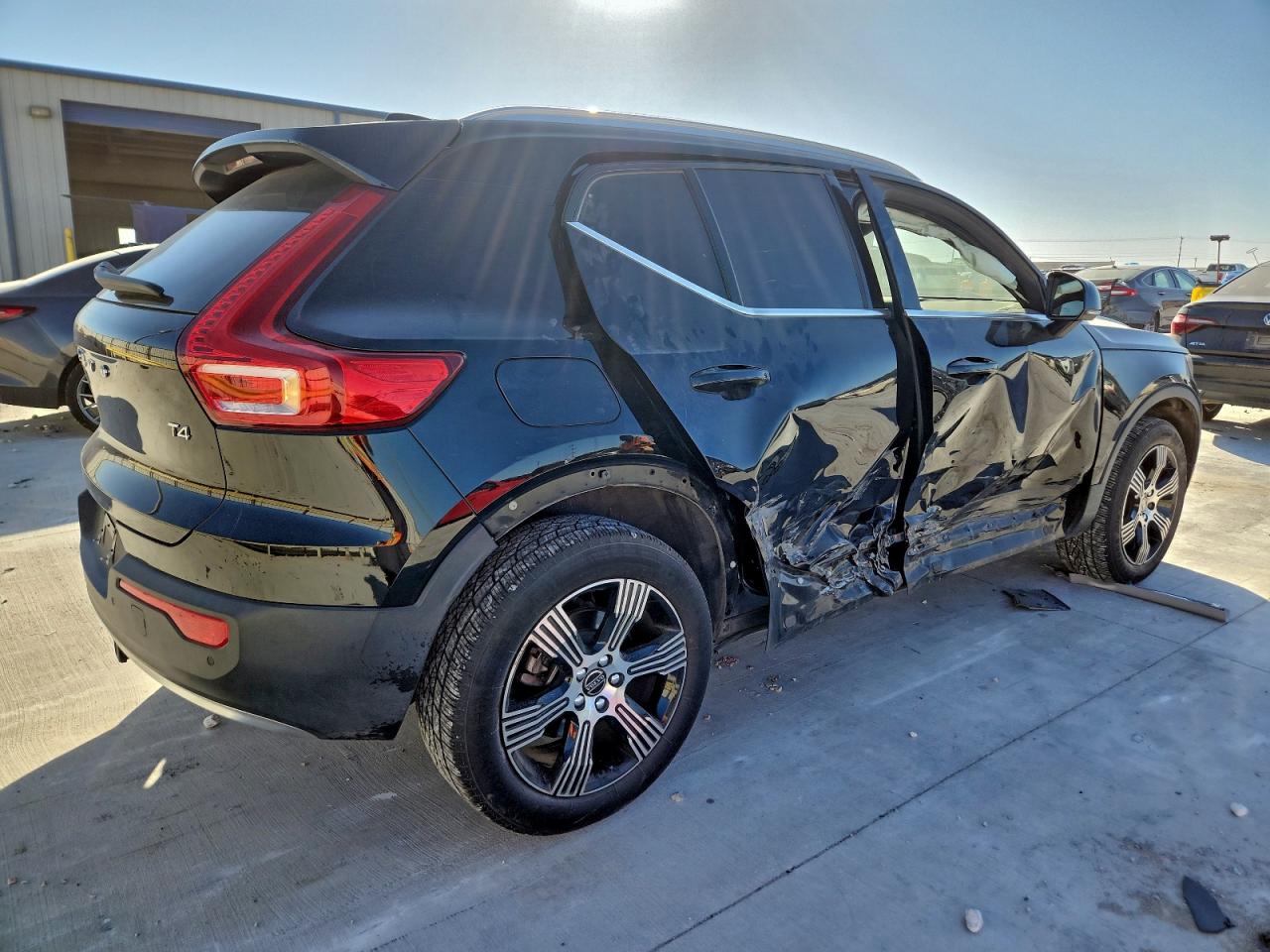2021 VOLVO XC40 T4 INSCRIPTION photo 3