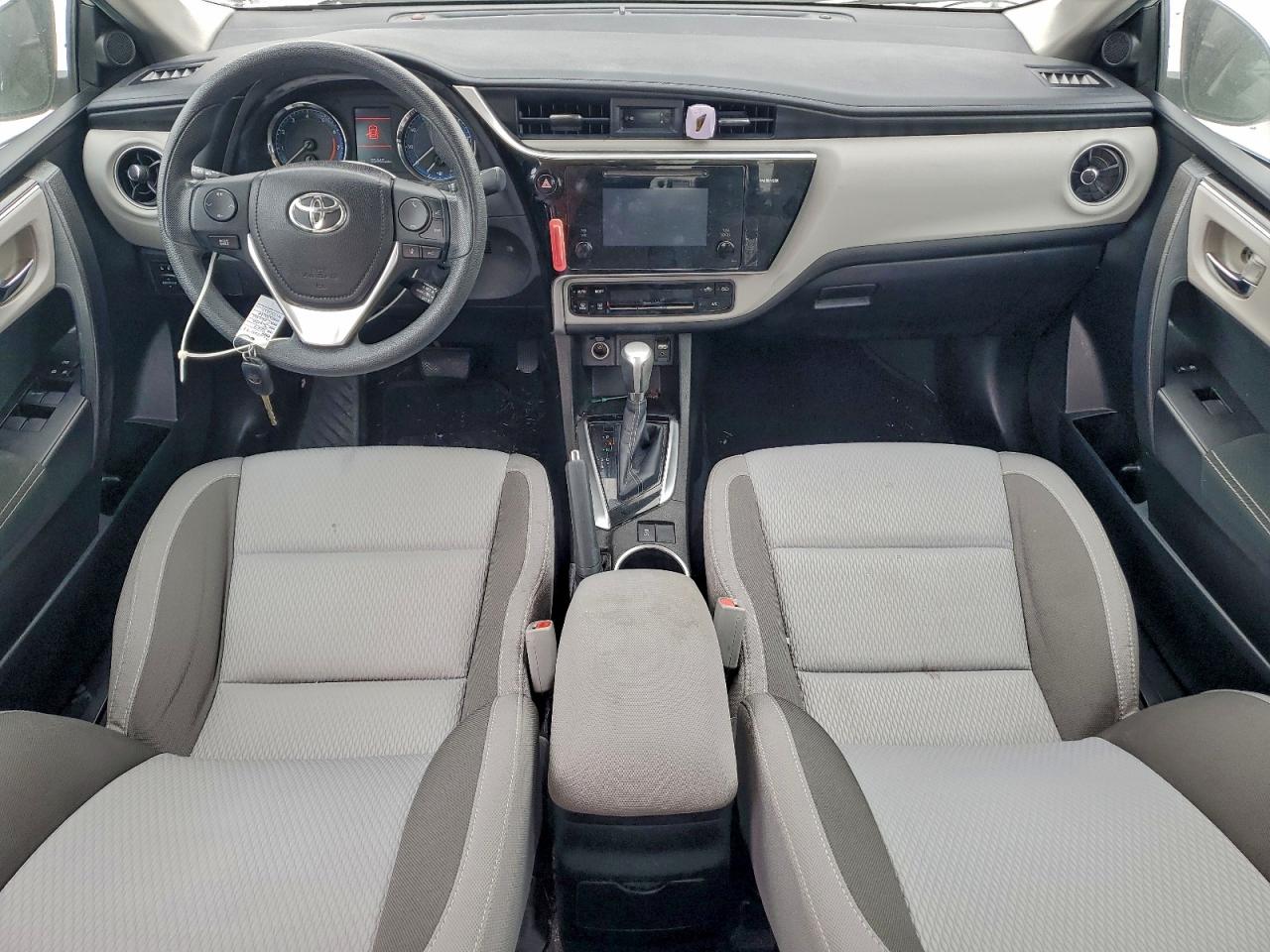 2017 TOYOTA COROLLA L photo 8
