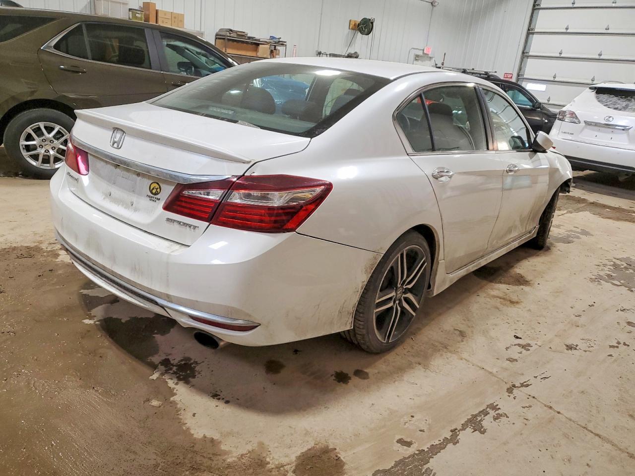 2017 HONDA ACCORD photo 3
