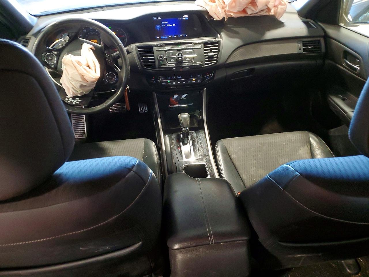 2017 HONDA ACCORD photo 8