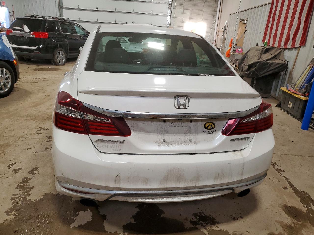 2017 HONDA ACCORD photo 6