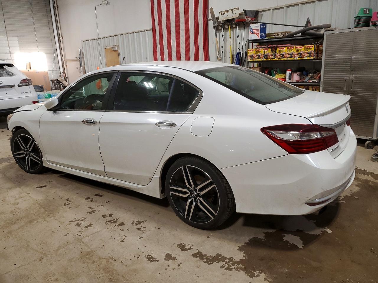 2017 HONDA ACCORD photo 2