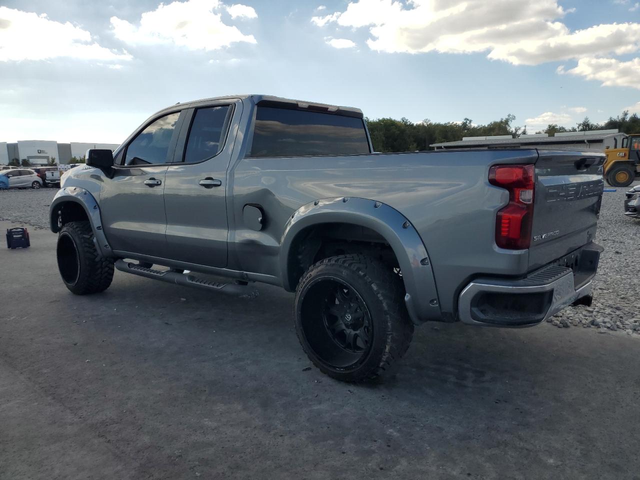 2020 CHEVROLET SILVERADO C1500 LT photo 2